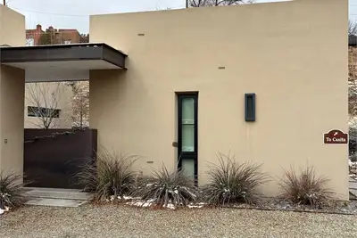 Image de Contemporary Casita in Santa Fe’s Historic East Side