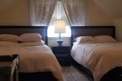 Image de Cozy secluded 1-bedroom bungalow w/Ac, WiFi in superb Milwaukee. Pet friendly