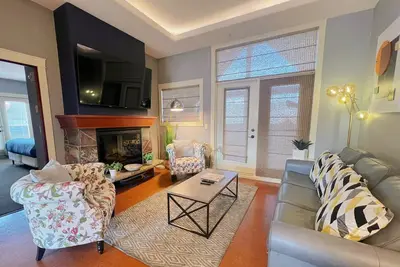 Image de B333 | 9. 5’ Ceilings | Hot Tub&Pool | Mtn View | Parking | Large Balcony