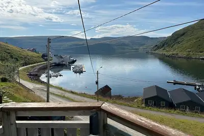 Image de Sørøya: Skipper view Akkarfjord, 210m from pub, diner and quay. Sørøya along the coast!