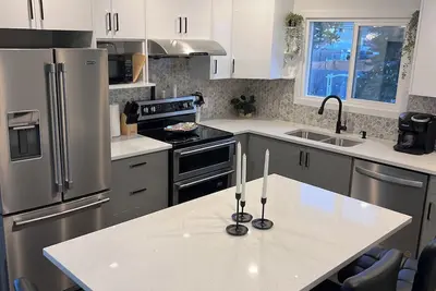 Image de 🌟 Stylish, Spacious 3br Wem, Ac — Pet Friendly, Near Top Attractions