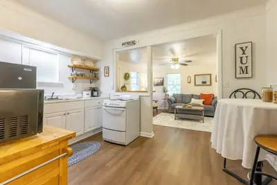 Image de Charming 2-bedroom apartment with Ac, WiFi in Benton