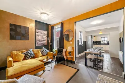 Image de The Martyrs Colorful Canterbury House with Hot Tub