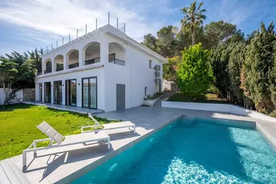 Image de Stunning 4 bed villa with private pool and views