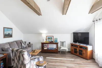 Image de Charming 1-bedroom apartment with deck to view beautiful Seabeck Bay