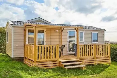 Image de Mobil-home | Premium | 3 Ch. | 6 pers. | Terrasse surélevée | A/C | Tv