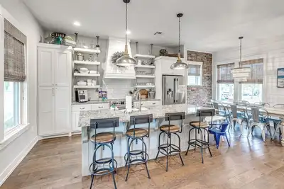 Redbud - Carlton Landing Cottage on Beautiful Redbud Park!