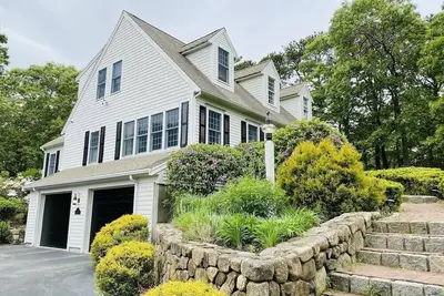 Image de Beautifully Decorated Home less than 1 Mile From Sandy Neck Beach