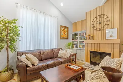 Image de 3-bedroom house Near Disneyland in Fullerton, Recently Renovated