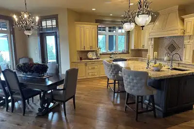 Image de Luxury home in Sicamous, overlooking Mara lake in the Shuswap