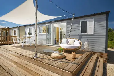 Image de Caravane 'Les Bord Du Lac Leman' avec vue sur le lac, terrasse partagée et jardin privé