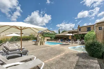 Image de Maison de campagne 'Casa Rural La Pallissa Con Piscina' avec vue sur les montagnes, piscine