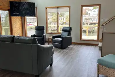 Image de Open Concept Home on Canal. Great for Boating Fishing Crabbing and Swimming.