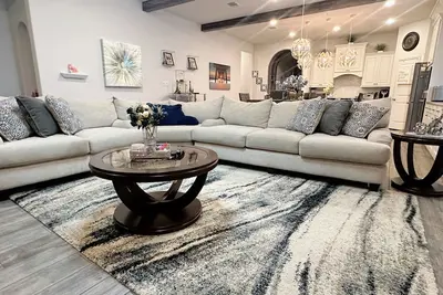 Image de Elegant 4-Bedroom Oasis