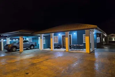 Image de Villa Flores- New Modern Luxury Villa within walking distance from Anr Airport.