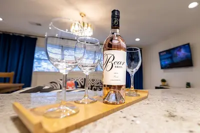 Image de Walk to Graceland* Sleeps 18