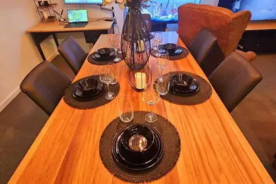 Image de Industrial Delight - Midland Luxurious Apartment