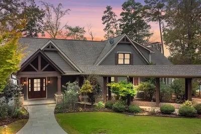 Image de Masters Week Lakefront Retreat  Sleeps 14  Game Room, Dock & Stunning Views