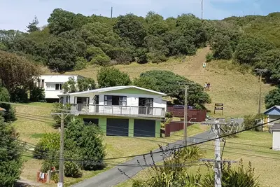 Image de 3-bedroom house overlooking Baylys Beach with WiFi and large garden and deck