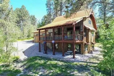 Image de Alta Vista – Hot tub, game garage, fireplaces & stunning mountain views!