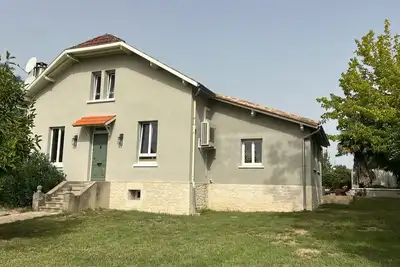 Image de A charming 4 bedroom townhouse, easy walking distance to  Eymet village.