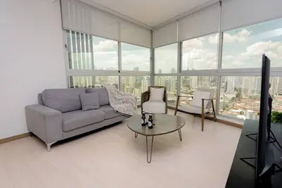 Image de Luxury 3br Cityview apt, parking and balcony