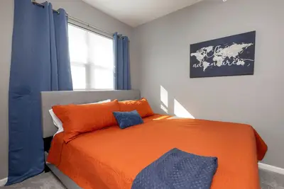 Image de Modern Downtown Retreat |  Private | Free Parking