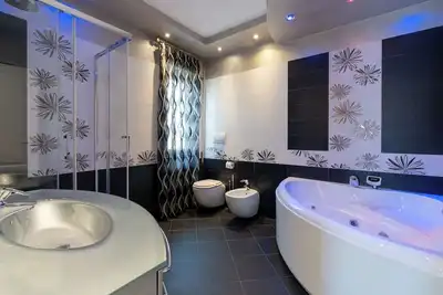 Image de An exclusive penthouse, with hot tub and panoramic terrace overlooking St. Peter's