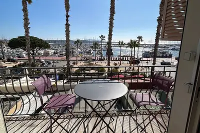 Image de appartement sur le port bandol vue mer proche plage et centre