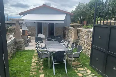 New house for rent complete with enclosed outdoor area, ping pong, barbecue, etc.