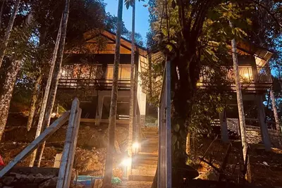 Image de Charming cottage with River view and Jacuzzi