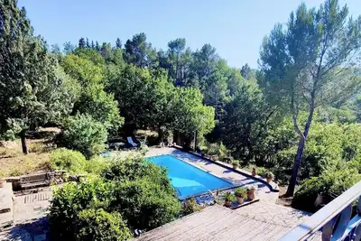 Image de Maison 12/13 pers. Piscine. Varages Haut Var