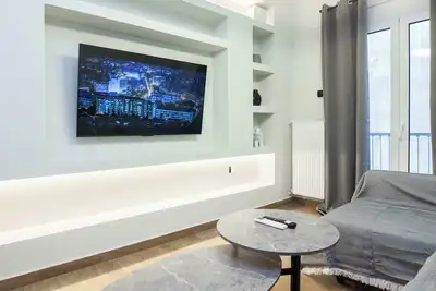 Fresh Modern 1 Bd Apt in Vibrant Patisia