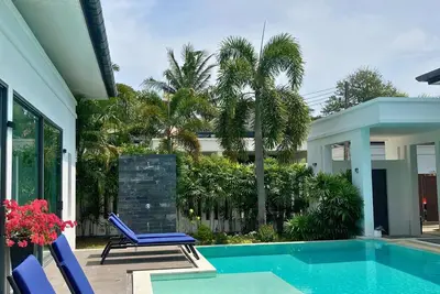 Image de Luxury Pool Villa near Nai Harn Beach with outdoor Sala/Dining!