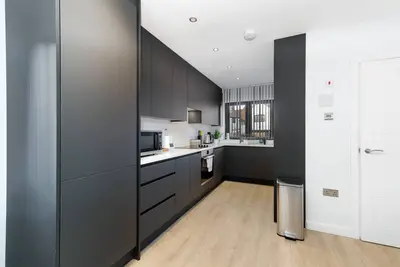 Image de Spacious 4 Bedroom House -01 with Parking in Farnham Royal Slough