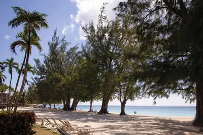 Image de Oceanfront Oasis: Ground Floor Condo at The Islands Club, 7 Mile Beach, #01