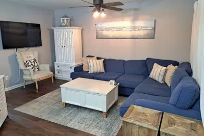 Image de Cozy 2-bedroom condo, great location, dogs welcome!