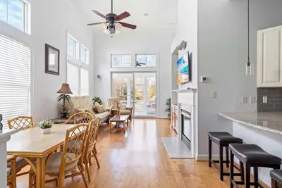 Image de Bayside Founders – Stay for 12!