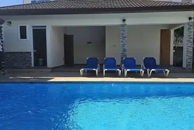 Image de 5br Villa: Waterfall Pool, Bbq, Steps to All Amenities