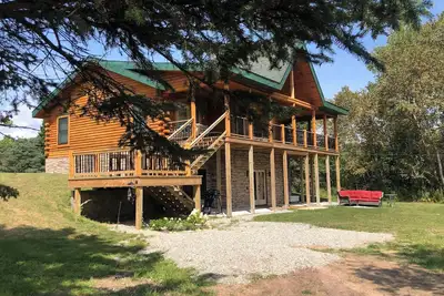 Image de Relaxing Vacation in a Log Home on Big Bay De Noc!