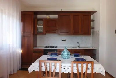 Image de Maple tree apartment, located in residential area with lake view, garden.