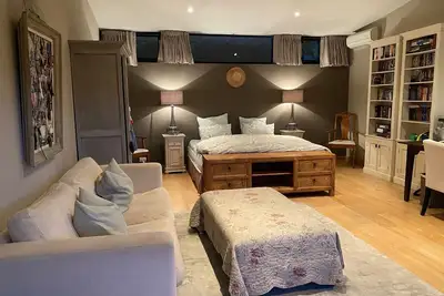 Image de Superbe villa a loué avec 2 maisons d'hôtes, vue sur les montagnes, mer 300 m²