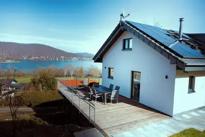 Image de Modern vacation home with wonderful lake view, sauna and 5 min. walk to the lake