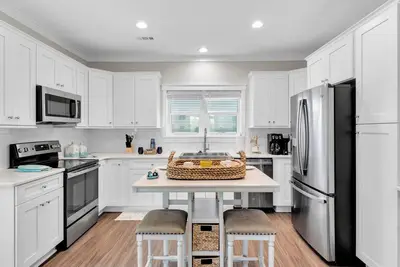 Image de Relax in this oceanside, pet-friendly 2br home! Min 28-Day Reservation Required