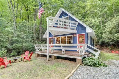 Image de 3-bedroom chalet in marvelous Whittier with fireplace, private balcony