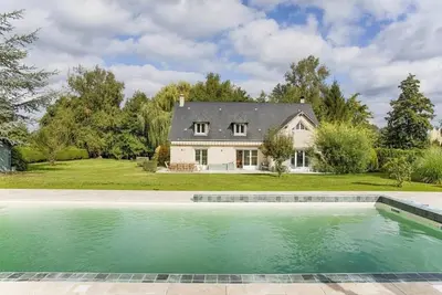 Image de Jolie Villa spacieuse avec piscine sauna et  jardin