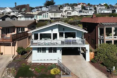 Image de Amazing Beach House with Views. Steps to the beach