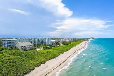 Image de Luxury 4-Ensuites Beach condo in Jupiter 100 Yards to Ocean! Ocean Views!