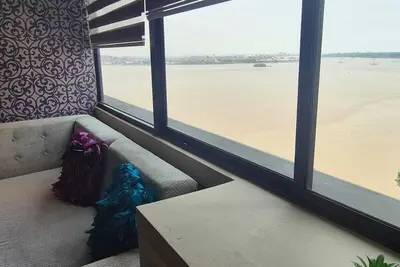 Image de Dpt. overlooking the Guayas River with work area in Puerto Santana