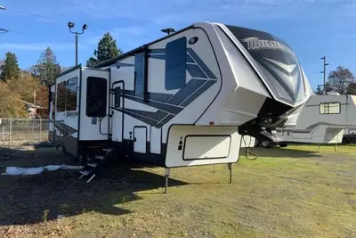 Image de Cozy Toy Hauler in Wonderful Randle with Ac, WiFi Close to Packwood